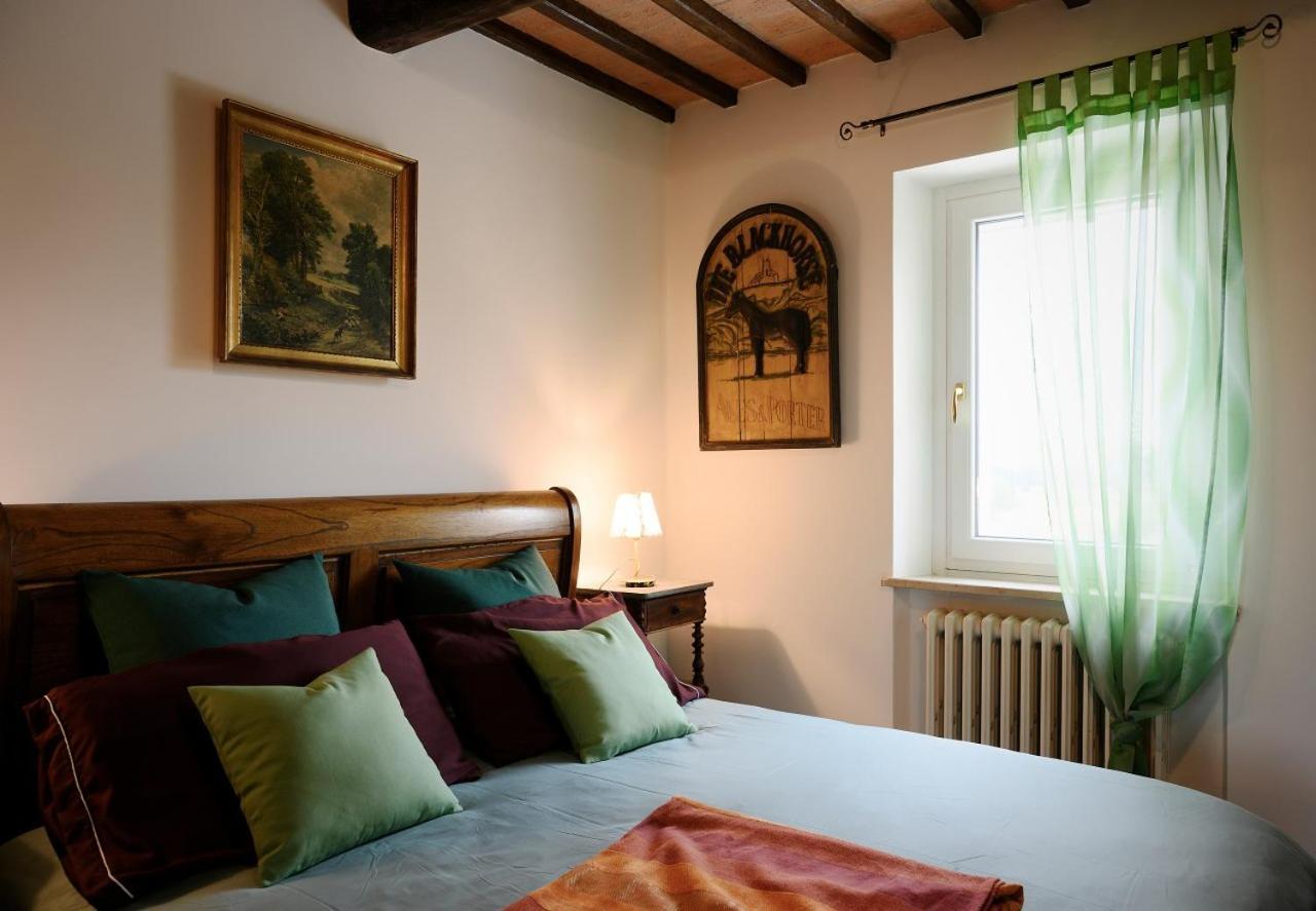 B&B Il Bed And Bookfast Mercatello  ห้อง รูปภาพ